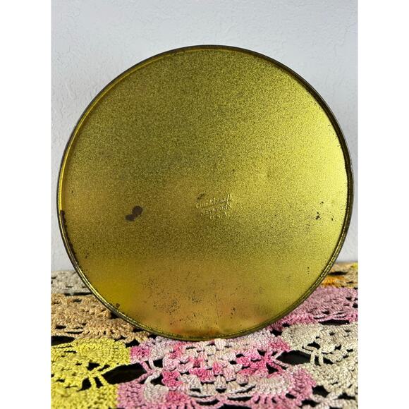 Vtg Decorative Tin- 8" Round Red Gold Intricate design- Guildcraft New York USA - Picture 3 of 6